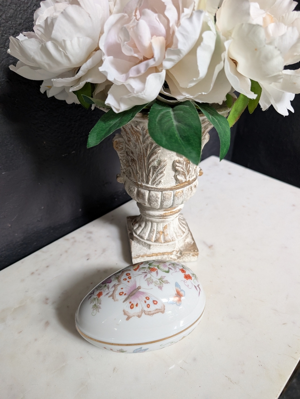 Vintage Porcelain Floral Butterfly Design Egg/Oval Trinket Storage box 22 K gold